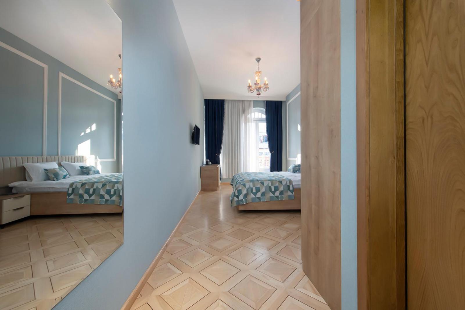 Hotel Solo Тбілісі Екстер'єр фото